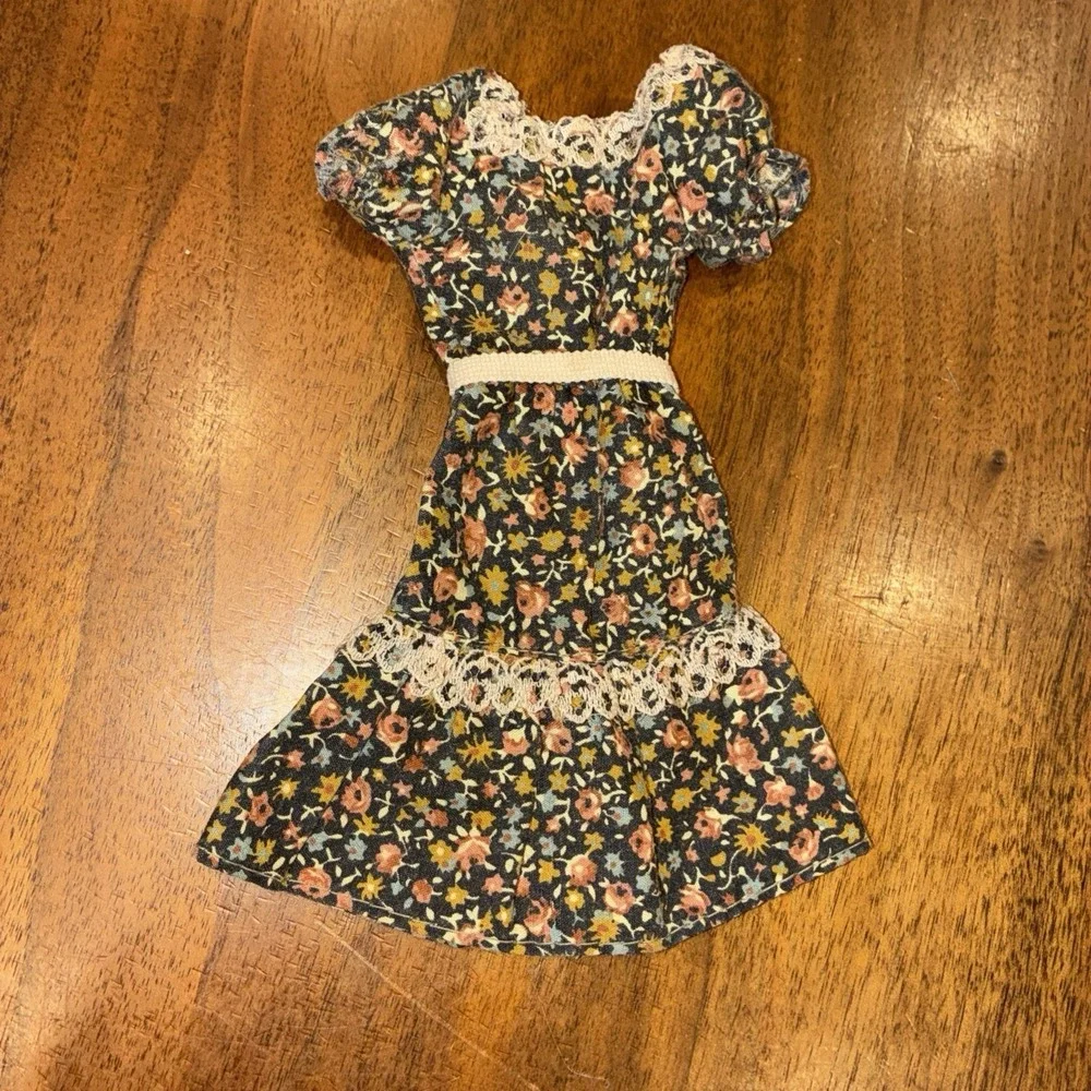 VINTAGE SINDY DOLL FLORAL DRESS